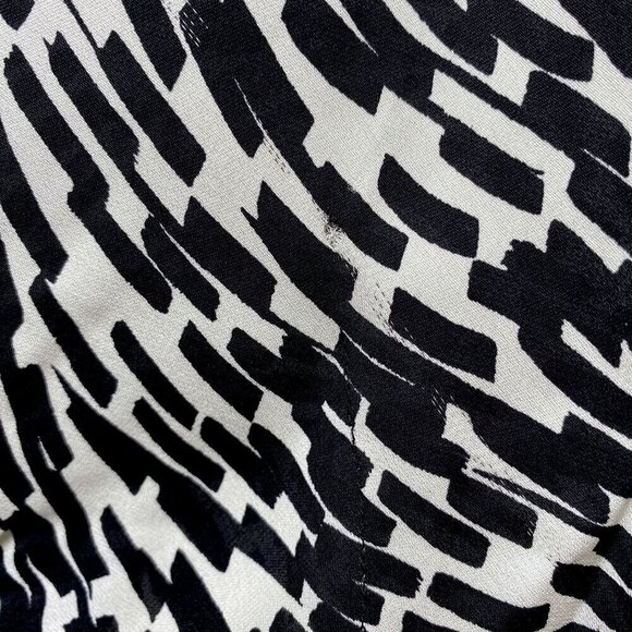 MICHAEL Michael Kors Silk Blouse Size Small Black Cream Print Flowy Smocked Hem - Picture 9 of 9